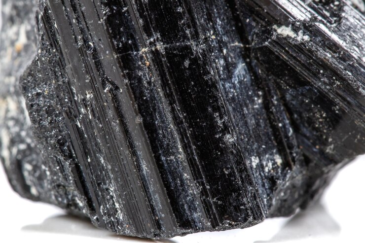 macro-mineral-stone-sherle-schorl-black-tourmaline
